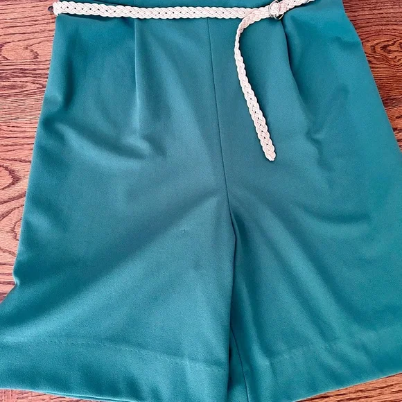 Calvin Klein Sleeveless V-neck Meadow Green Stretch Romper Shorts - Picture 3 of 11